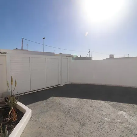 Sunset House Lanzarote- House In With Sea View 蒂亚斯
